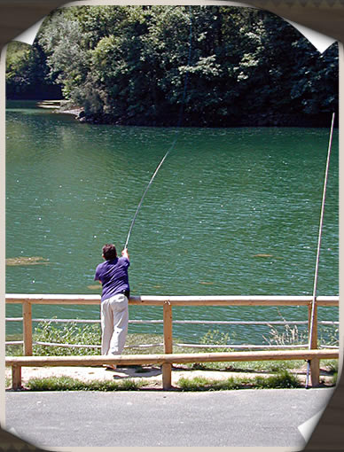 Pescando en el Embalse de Valdemurio, Quirós